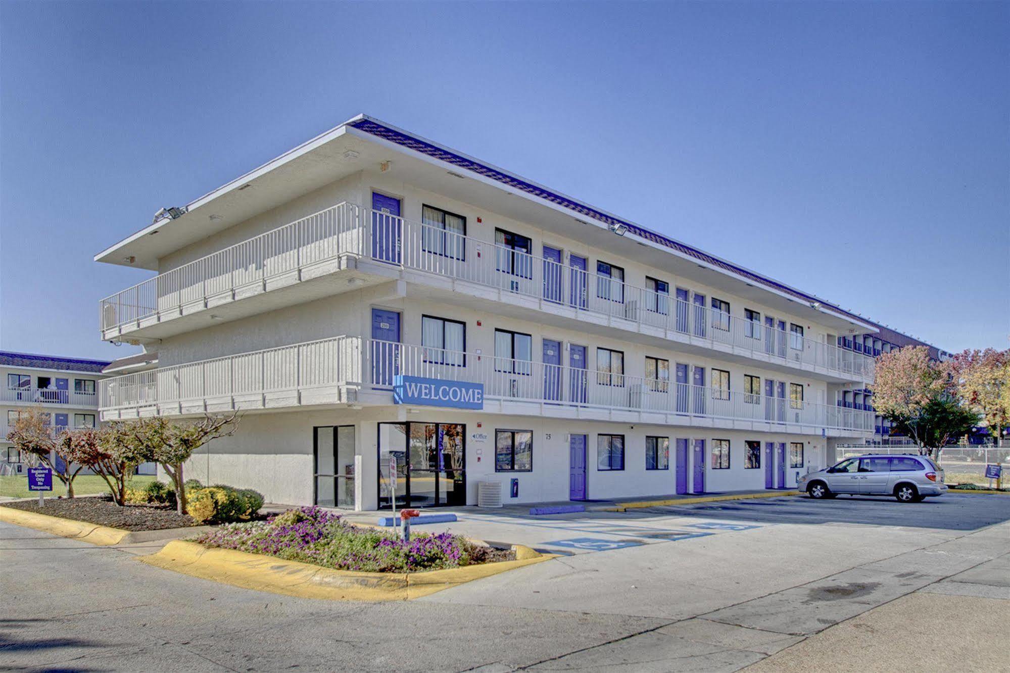 Motel 6-Capitol Heights, Md - Washington Ларго Экстерьер фото