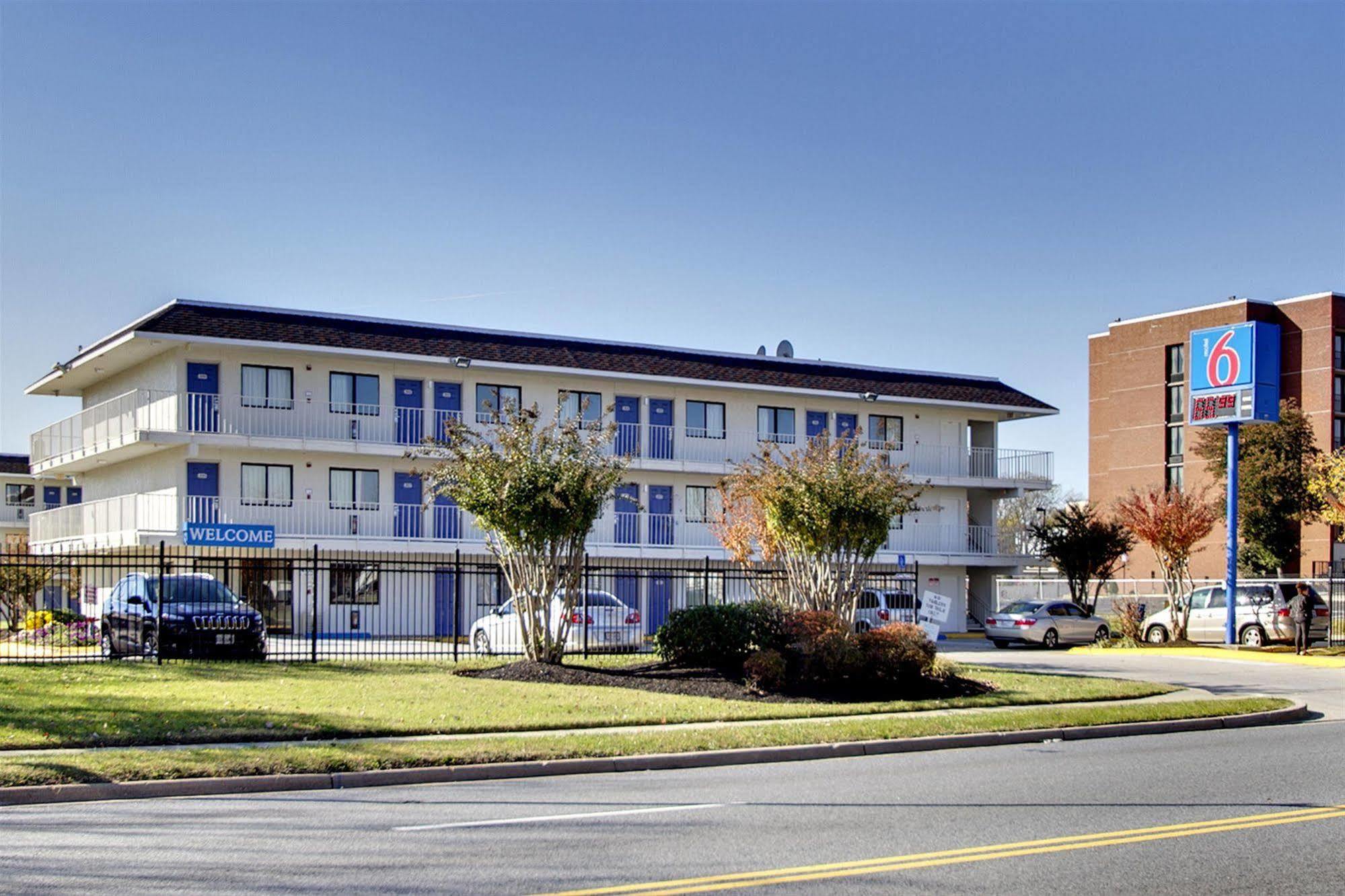 Motel 6-Capitol Heights, Md - Washington Ларго Экстерьер фото